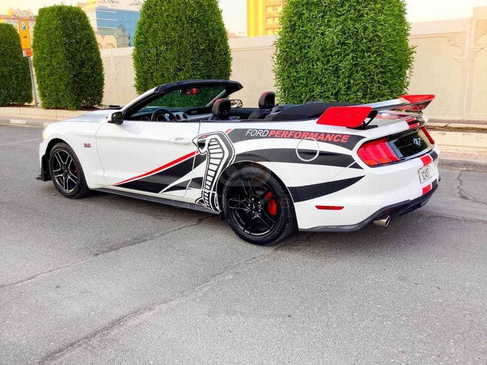 Rent White Ford Mustang Shelby GT500 Kit Convertible V4-pic_2