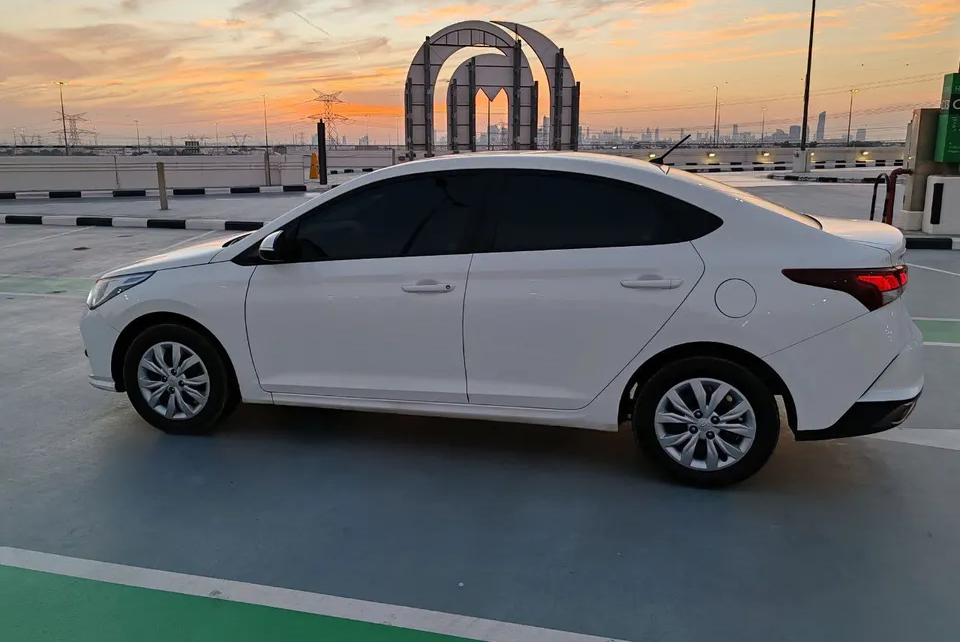 Hyundai Accent 2022 1.6L GCC 1st owner-pic_2