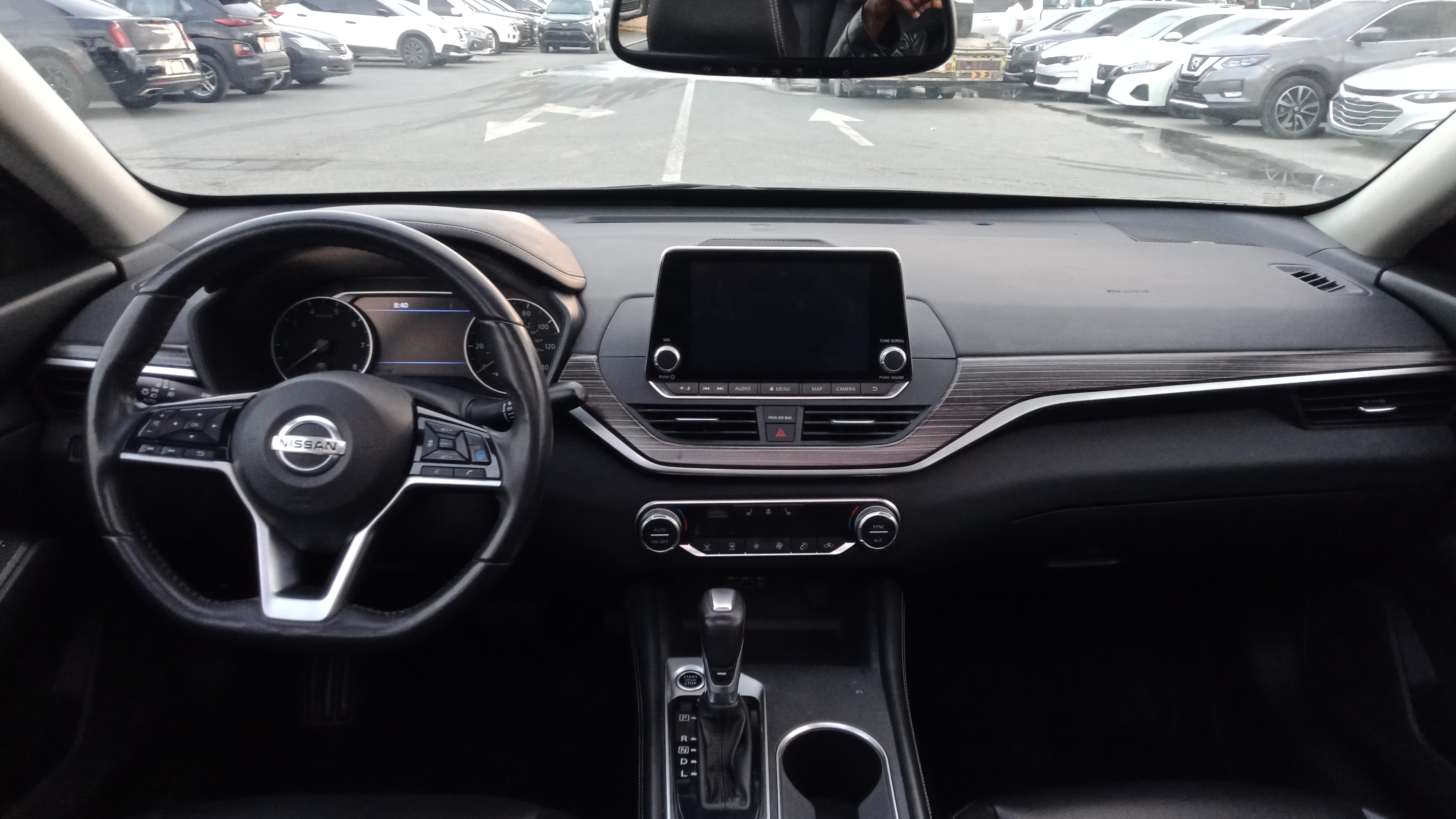 2019 Nissan Altima SL V4 2.5L Sedan for Sale in Dubai-pic_2