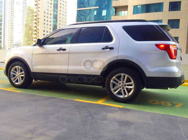 Rent Ford Explorer 2017 in Dubai - Comfortable SUV-pic_6